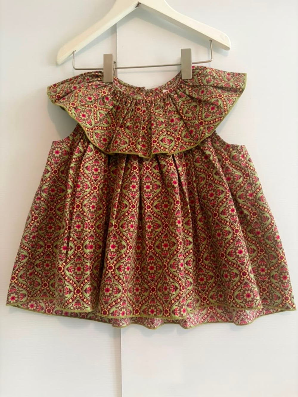 Right Bank Babies Swing Top with Paisley Print and Ruffle collar size 3T
